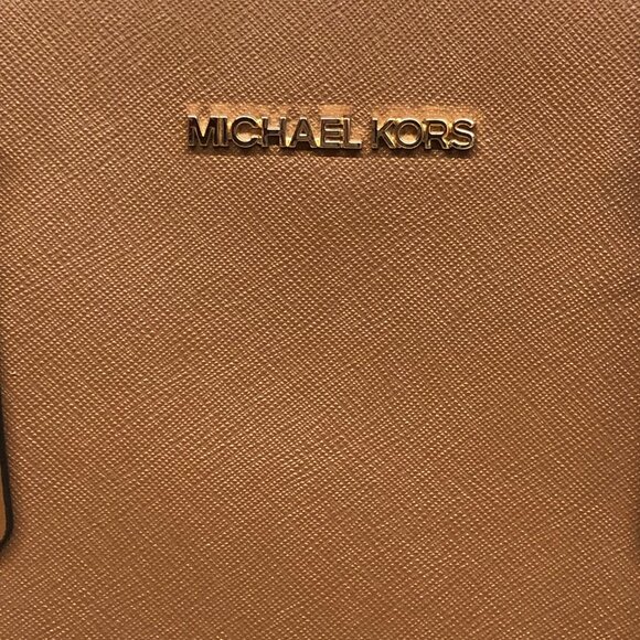 Michael Kors Saffiano Leather Medium Satchel EUC  ** - Picture 2 of 11